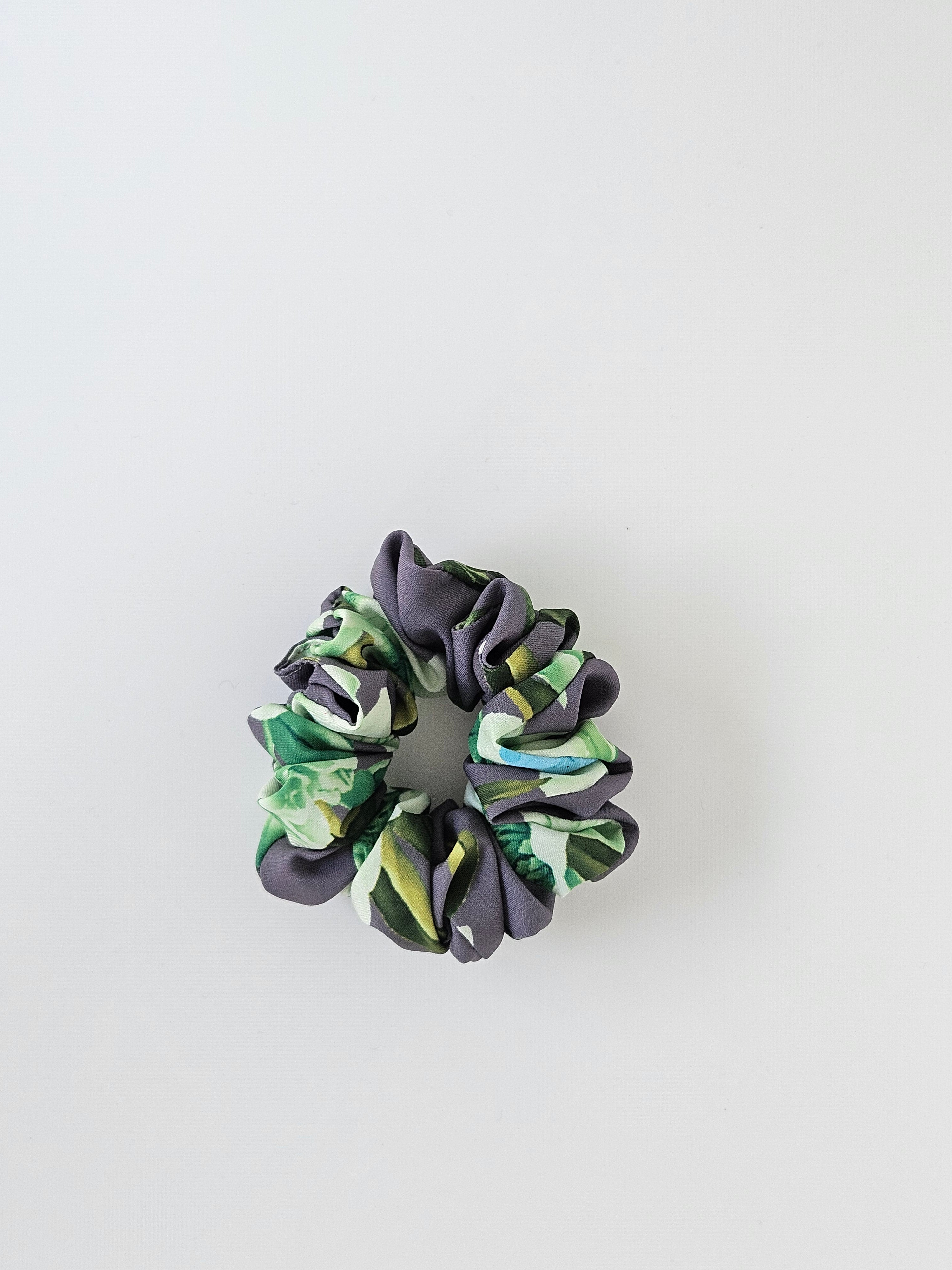 Print Satin Scrunchie Gray & Green