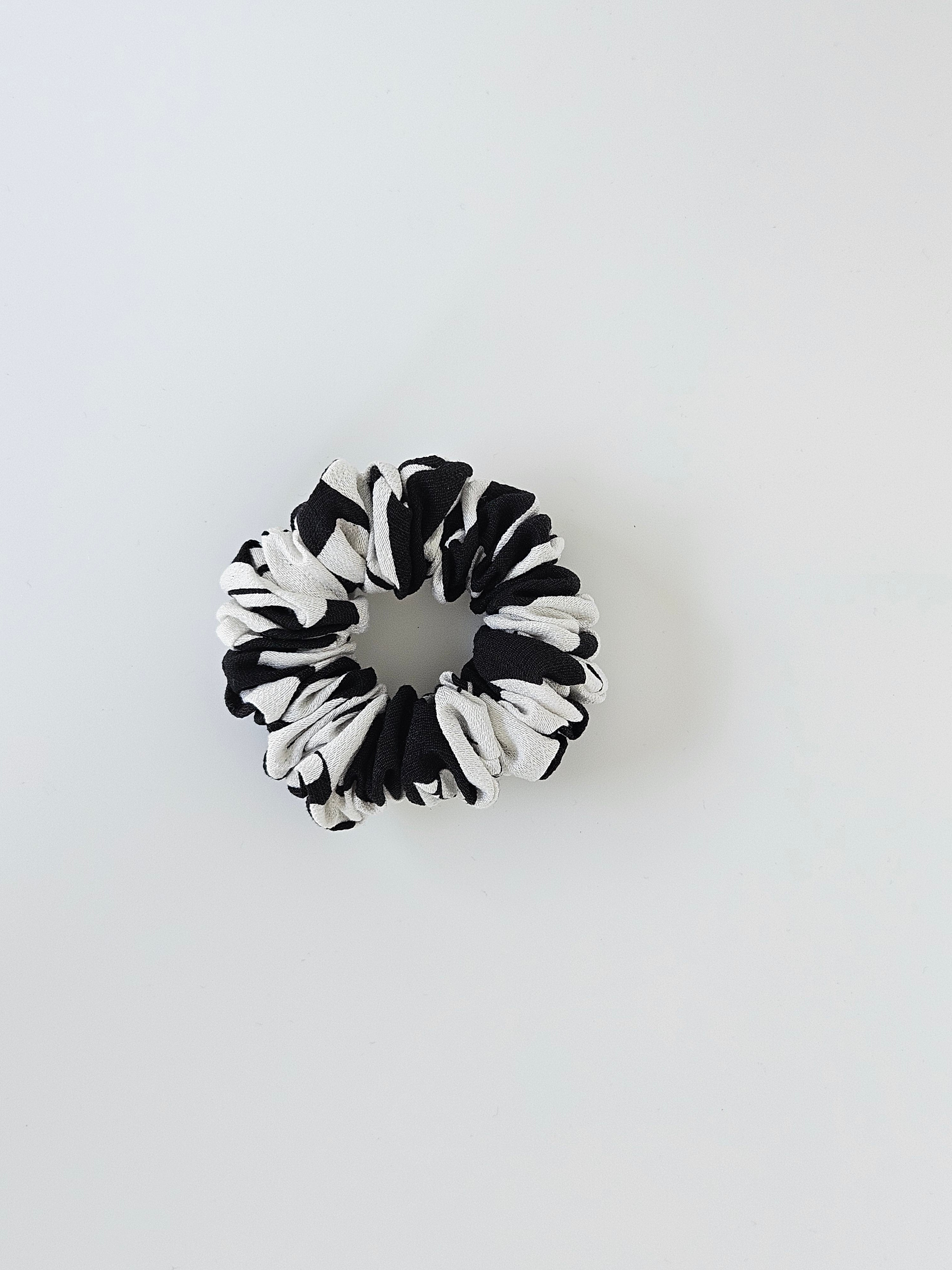 Print Scrunchie Black