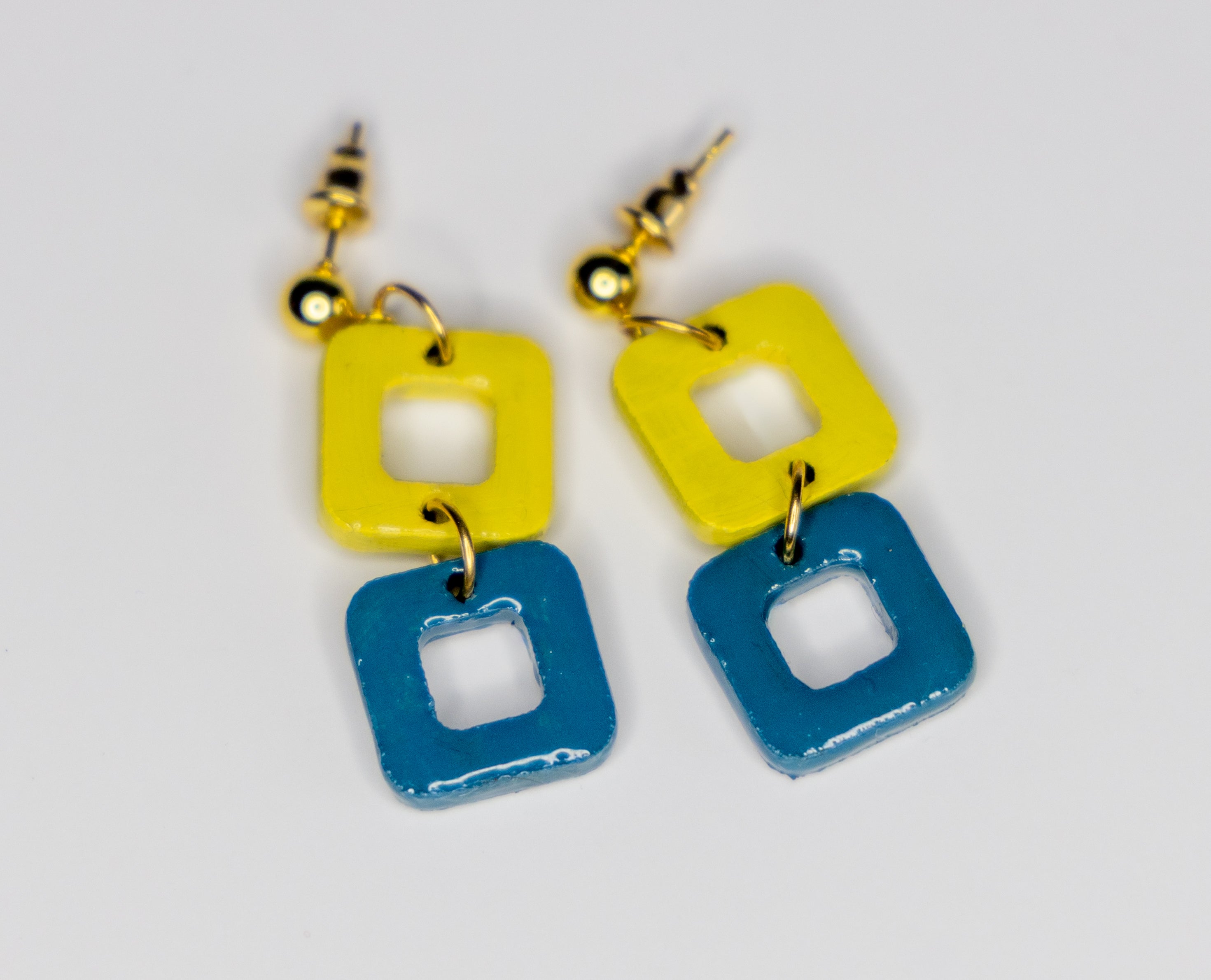 Two toned cubes butter yellow and teal